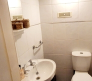 In-room Bathroom 7 One Bedroom Apartment by Klass Living Serviced Accommodation Bellshill - Elmbank Street Apartment with WIFI  and Parking