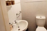 In-room Bathroom One Bedroom Apartment by Klass Living Serviced Accommodation Bellshill - Elmbank Street Apartment with WIFI  and Parking