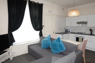 Common Space One Bedroom Apartment by Klass Living Serviced Accommodation Bellshill - Elmbank Street Apartment with WIFI  and Parking