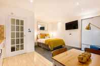 Kamar Tidur Beautiful Hyde Park Studio Flat