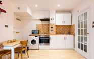 Kamar Tidur 4 Beautiful Hyde Park Studio Flat