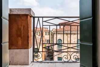 Bangunan 4 Carmini Canal View and Balcony with Lift