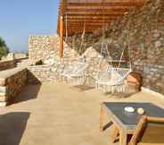 Common Space 7 Mythic Paros