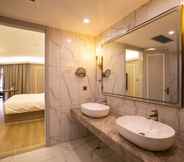 In-room Bathroom 7 Mercure Taiyuan E Tech