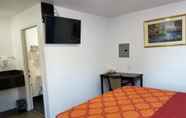 Bedroom 3 Travis Lodge Motel 16