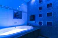 Swimming Pool HOTEL D-WAVE Shinjuku - Adults Only