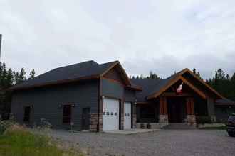 Exterior 4 Yukon Pines