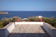 พื้นที่สาธารณะ Stunning House in Sifnos Island, Chrisopigi