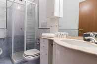 In-room Bathroom Italianway - Carrara 5