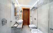 Toilet Kamar 7 Hotel Central 1920