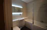 In-room Bathroom 4 St Giles Court