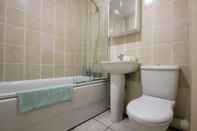 Toilet Kamar Alexandra Court