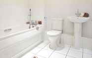 In-room Bathroom 7 Trevelyan Court