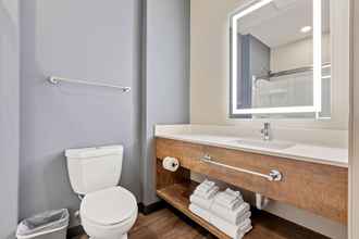 In-room Bathroom 4 Extended Stay America Premier Suites Tampa Gibsonton Rivervi