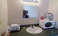 Toilet Kamar 6 Winds Motel