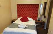 Bedroom 6 Dorset Arms Hotel