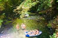 Swimming Pool Vanguard Backpackers - Hostel