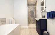 In-room Bathroom 6 Godfrey Mews