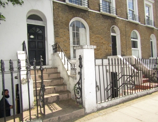 Exterior 2 Cosy Apartment in Islington - A