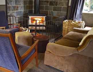 Lobi 2 Zula Lodge and Backpackers