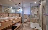 In-room Bathroom 2 Hotel Moorhof