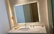 In-room Bathroom 3 GreenTree Inn Xingtairen People St Business Hotel