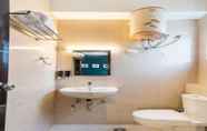 In-room Bathroom 7 SilverKey Executive Stays 30670 Nehru Ground Faridabad