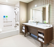 In-room Bathroom 5 Home2 Suites by Hilton Abilene