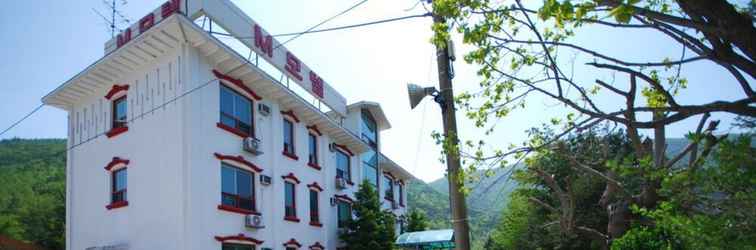 Bên ngoài M Motel