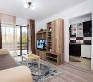 Ruang Umum 5 Beautiful and Bright Apartment