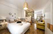 Bilik Tidur 2 Designer renovated apt- downtown Athens by VillaRentalsgr