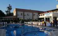 Swimming Pool 2 Grand Nicea Hotel