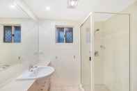 In-room Bathroom Summer Place - 24 Shearwater Street