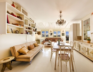 ล็อบบี้ 2 Breathtaking view Athenian apartment by VillaRentalsgr