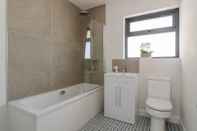 In-room Bathroom Malone Premium Cottage City Centre Access