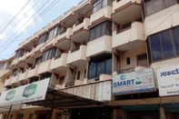 Exterior iROOMZ Samrat Ashok