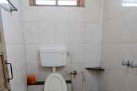 In-room Bathroom iROOMZ Samrat Ashok