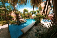 Swimming Pool Residence Tropical Garden