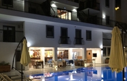 Hồ bơi 7 Modern Life Bodrum Otel