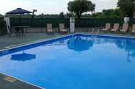 Swimming Pool Hallmarc Inn & Suites of West Memphis