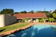 Swimming Pool Yolonwabo bed and breakfast