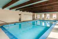 Swimming Pool Rodeway Inn & Suites