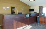 Lobi 7 Rodeway Inn & Suites