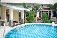 Kolam Renang Brownwood Resort & Hotel