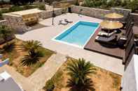 Swimming Pool Villa Vanta