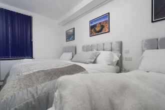 Bedroom 4 Towler House Apartments 6 Beds in 3 Bedrooms
