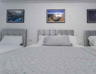 Bedroom 2 Towler House Apartments 6 Beds in 3 Bedrooms