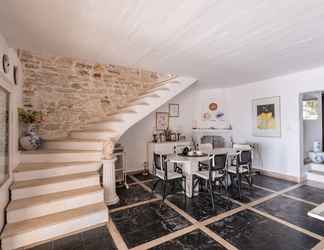 Lobby 2 580m² Homm Luxurious Seaside Residence in Syvota, 14 ppl