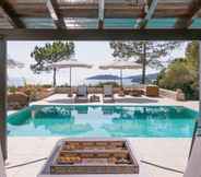 Swimming Pool 3 580m² Homm Luxurious Seaside Residence in Syvota, 14 ppl