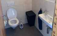 Toilet Kamar 5 Center Chalet Flat